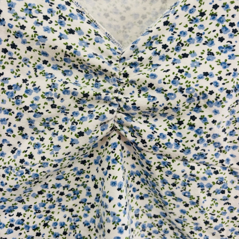 🌼🪻💙🕊️Brandy Melville Blue Floral Gina Top - Picture 6 of 6